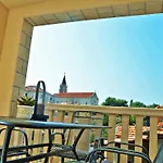 Luna Apartman *