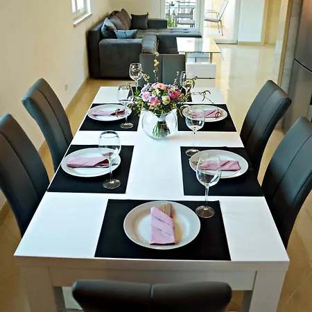 Luna Apartament Postira