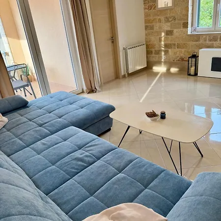 Luna Apartment *