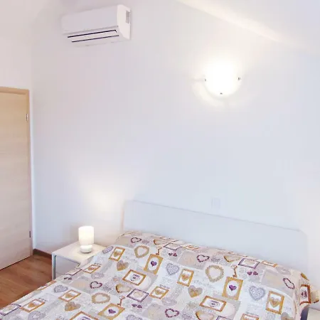 Luna Apartment Postira